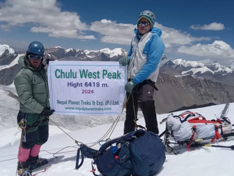Chulu West Climbing Peak